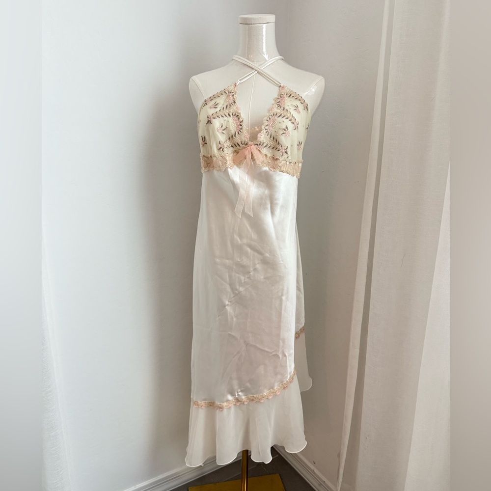 Delicates High Low Nylon Lace embroidered floral, ruffle hemline Size Large VGUC